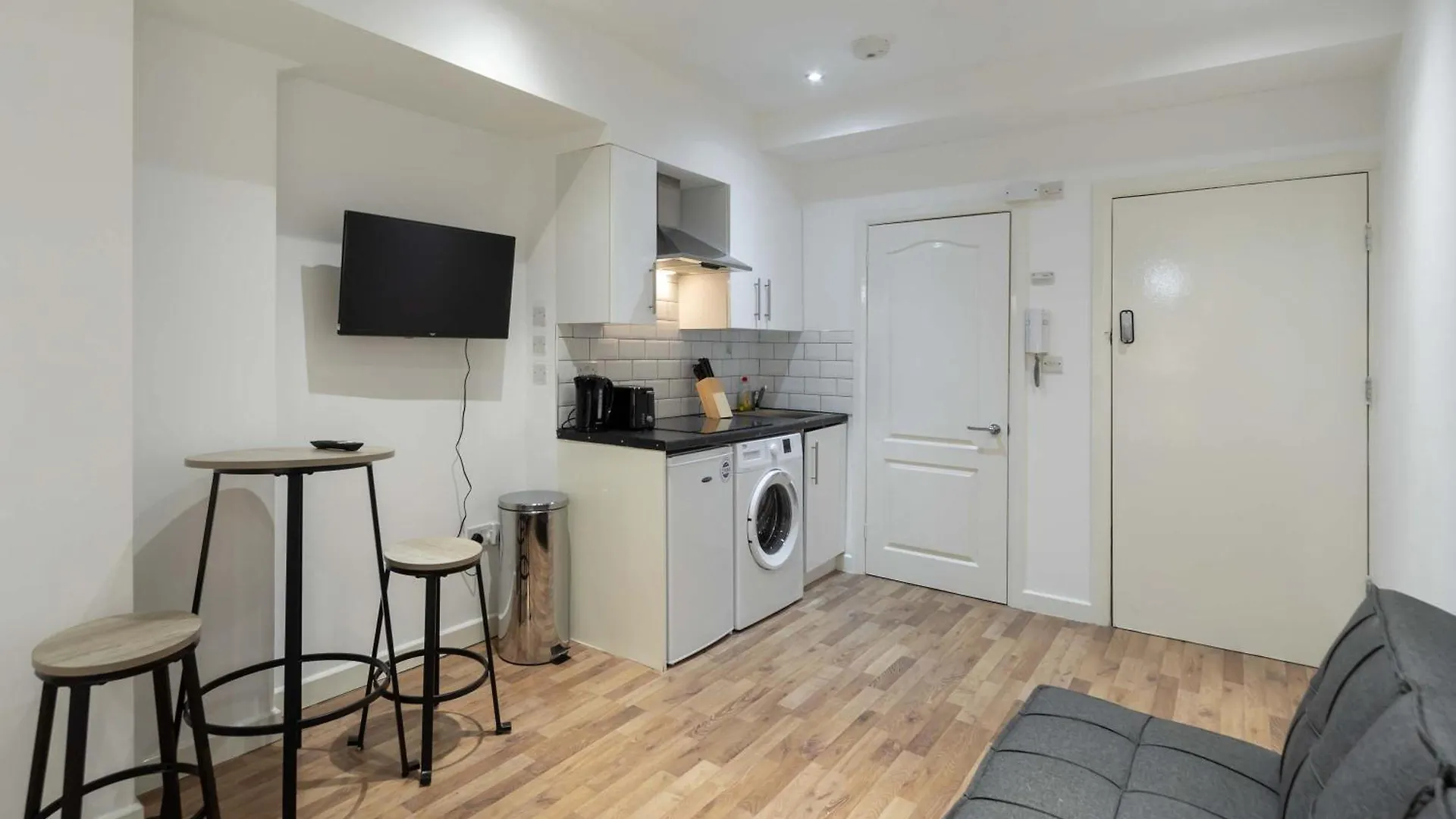 Contemporaru Studio Apartment In Shoreditch London