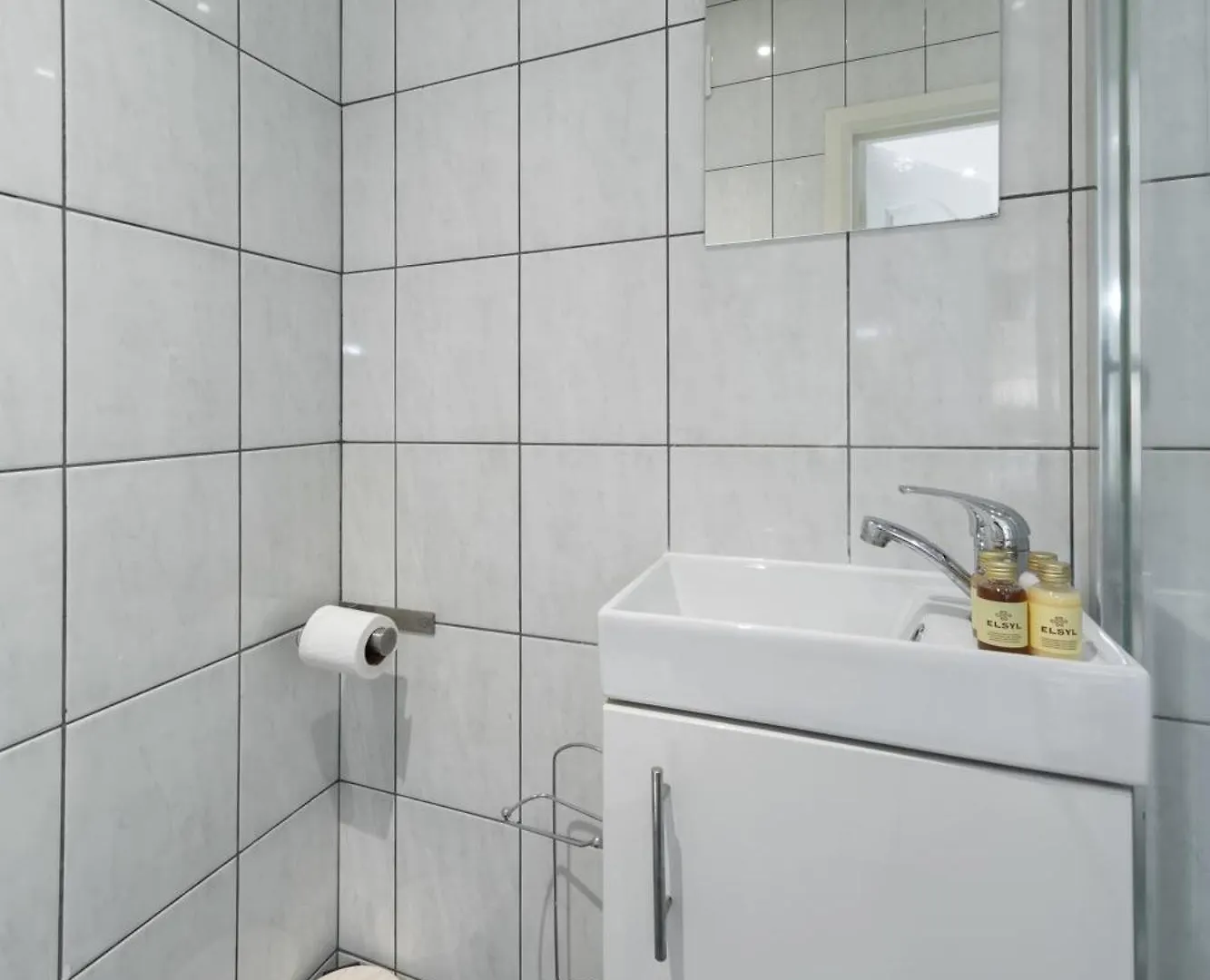 Contemporaru Studio Apartment In Shoreditch London