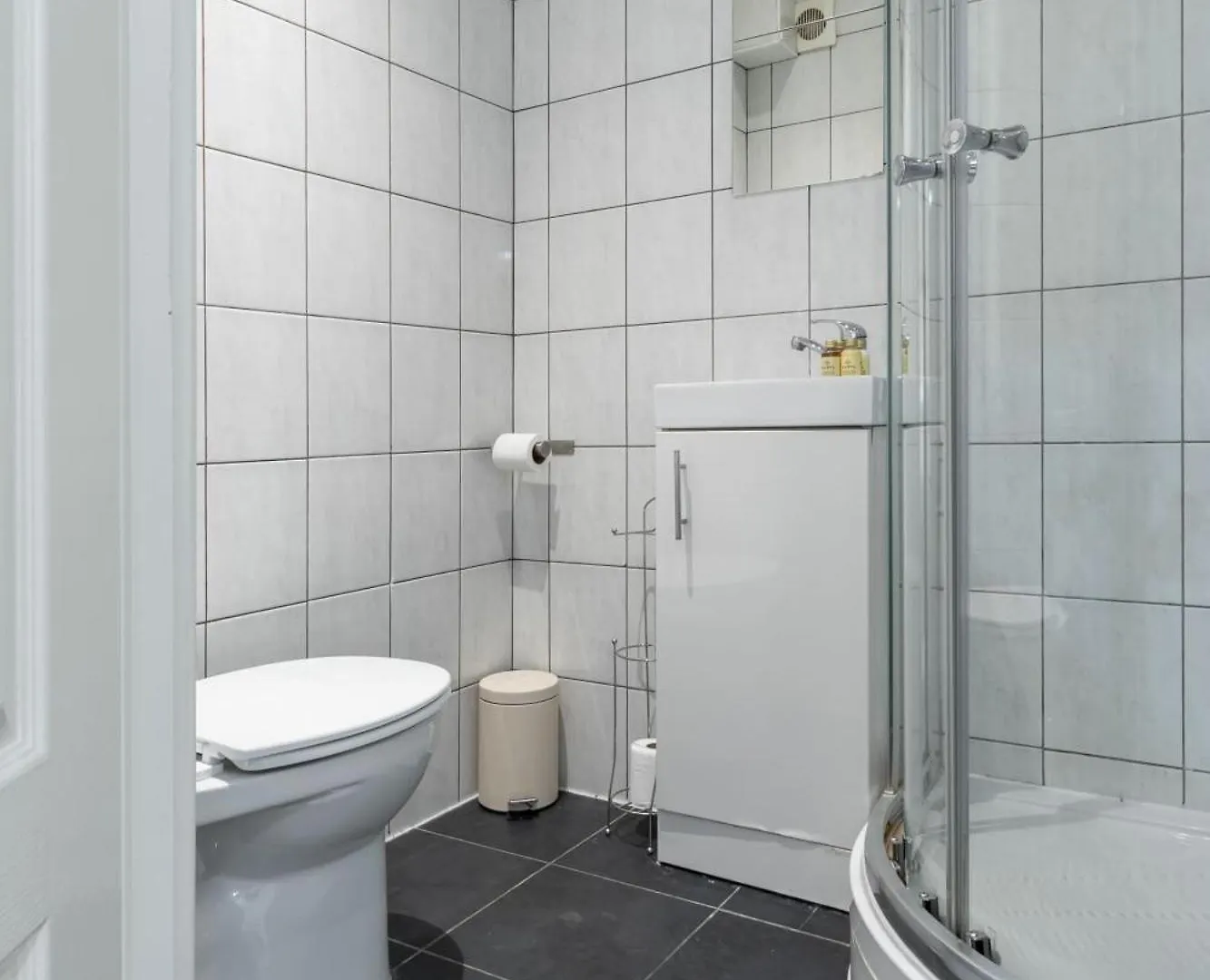 Contemporaru Studio Apartment In Shoreditch London 0*,