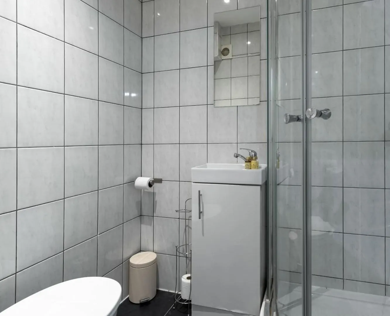 Contemporaru Studio Apartment In Shoreditch London